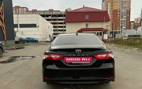 Toyota Camry, 2021 год, 2 600 000 рублей, 5 фотография