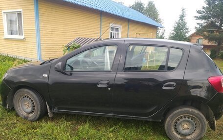 Renault Sandero II рестайлинг, 2014 год, 700 000 рублей, 3 фотография