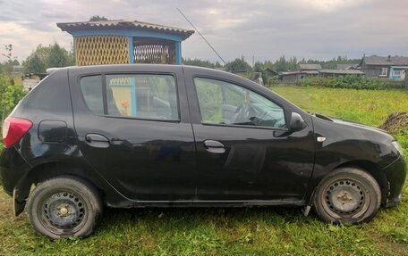 Renault Sandero II рестайлинг, 2014 год, 700 000 рублей, 2 фотография