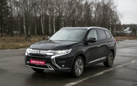 Mitsubishi Outlander III рестайлинг 3, 2021 год, 3 150 000 рублей, 1 фотография