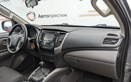 Mitsubishi L200 IV рестайлинг, 2017 год, 2 290 000 рублей, 14 фотография