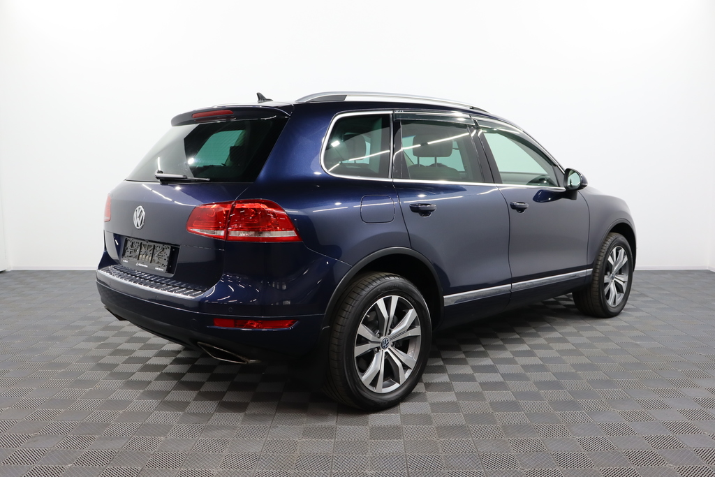 Volkswagen Touareg II, 2011 год, 2 269 000 рублей, 3 фотография