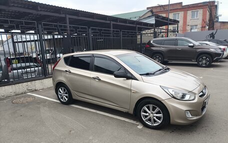 Hyundai Solaris II рестайлинг, 2011 год, 680 000 рублей, 3 фотография