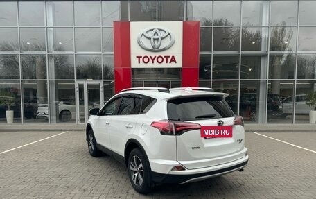 Toyota RAV4, 2018 год, 3 350 000 рублей, 7 фотография