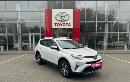 Toyota RAV4, 2018 год, 3 350 000 рублей, 3 фотография