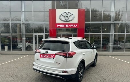 Toyota RAV4, 2018 год, 3 350 000 рублей, 5 фотография