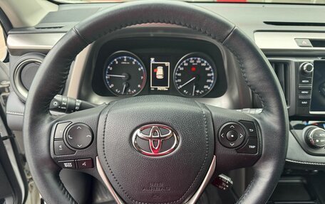 Toyota RAV4, 2018 год, 3 350 000 рублей, 13 фотография