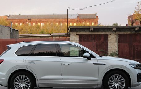 Volkswagen Touareg III, 2019 год, 4 800 000 рублей, 2 фотография