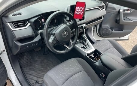 Toyota RAV4, 2020 год, 4 000 000 рублей, 9 фотография