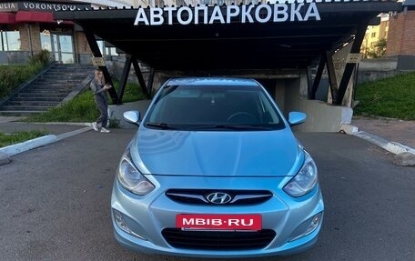 Hyundai Solaris II рестайлинг, 2012 год, 850 000 рублей, 3 фотография