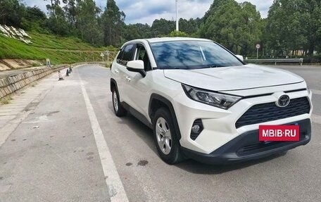 Toyota RAV4, 2021 год, 2 500 000 рублей, 3 фотография