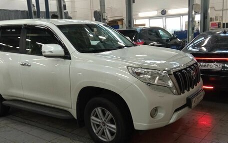 Toyota Land Cruiser Prado 150 рестайлинг 2, 2016 год, 3 570 000 рублей, 2 фотография