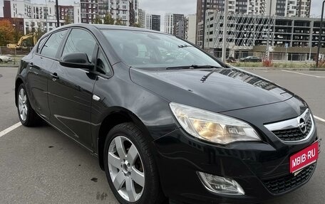 Opel Astra J, 2011 год, 650 000 рублей, 1 фотография