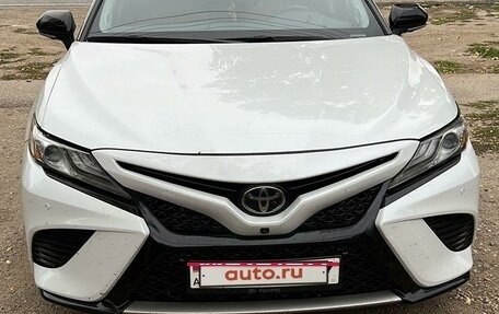 Toyota Camry, 2018 год, 2 450 000 рублей, 1 фотография