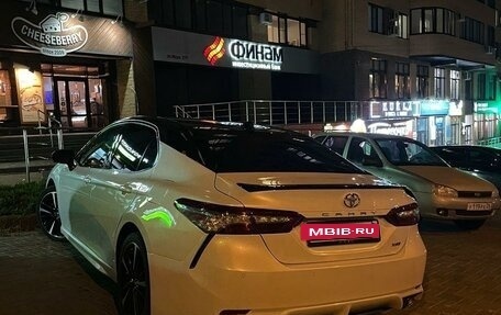 Toyota Camry, 2018 год, 2 450 000 рублей, 2 фотография