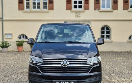 Volkswagen Caravelle T6 рестайлинг, 2022 год, 6 540 000 рублей, 2 фотография