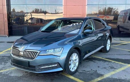 Skoda Superb III рестайлинг, 2021 год, 2 482 000 рублей, 1 фотография