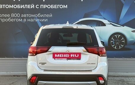 Mitsubishi Outlander III рестайлинг 3, 2018 год, 2 500 000 рублей, 4 фотография