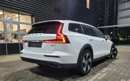 Volvo V60 Cross Country II, 2019 год, 3 199 000 рублей, 5 фотография