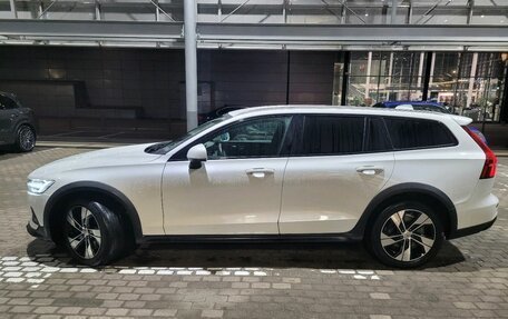 Volvo V60 Cross Country II, 2019 год, 3 199 000 рублей, 8 фотография