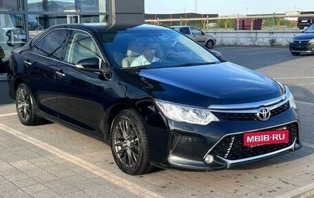 Toyota Camry, 2017 год, 2 399 000 рублей, 3 фотография