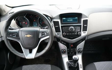 Chevrolet Cruze II, 2010 год, 692 000 рублей, 10 фотография