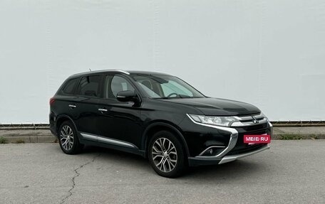 Mitsubishi Outlander III рестайлинг 3, 2015 год, 1 895 000 рублей, 3 фотография