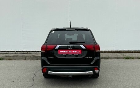 Mitsubishi Outlander III рестайлинг 3, 2015 год, 1 895 000 рублей, 6 фотография