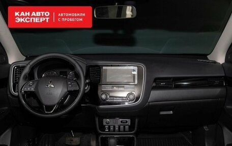 Mitsubishi Outlander III рестайлинг 3, 2019 год, 3 300 000 рублей, 6 фотография