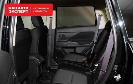 Mitsubishi Outlander III рестайлинг 3, 2019 год, 3 300 000 рублей, 8 фотография