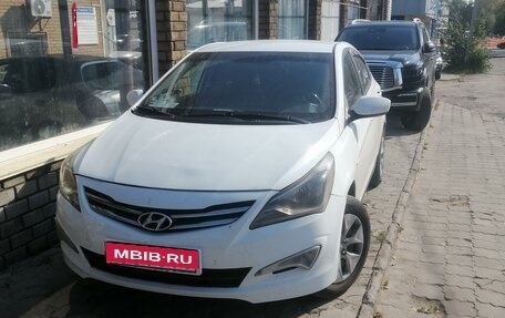 Hyundai Solaris II рестайлинг, 2014 год, 900 000 рублей, 1 фотография