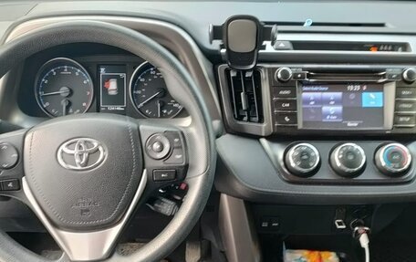 Toyota RAV4, 2018 год, 3 200 000 рублей, 6 фотография