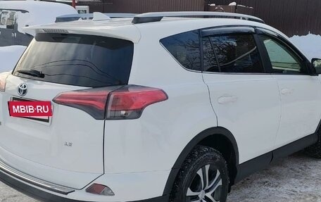 Toyota RAV4, 2018 год, 3 200 000 рублей, 13 фотография