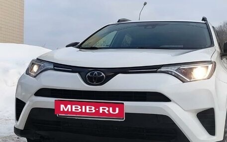 Toyota RAV4, 2018 год, 3 200 000 рублей, 10 фотография