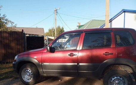 Chevrolet Niva I рестайлинг, 2012 год, 590 000 рублей, 2 фотография