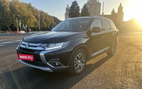 Mitsubishi Outlander III рестайлинг 3, 2018 год, 2 200 000 рублей, 3 фотография