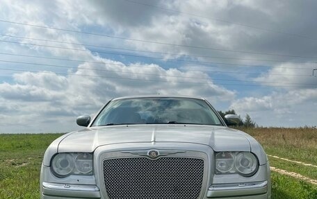 Chrysler 300C II, 2008 год, 1 210 000 рублей, 18 фотография