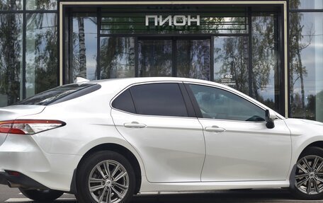 Toyota Camry, 2021 год, 3 350 000 рублей, 4 фотография