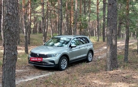 Volkswagen Tiguan II, 2021 год, 2 900 000 рублей, 2 фотография