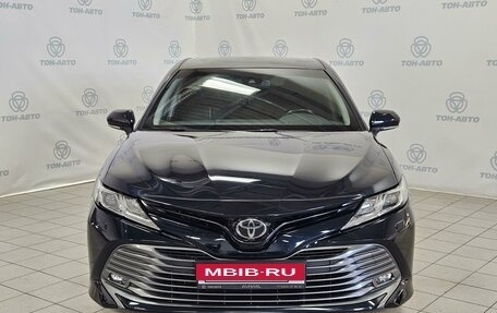 Toyota Camry, 2018 год, 3 030 000 рублей, 2 фотография