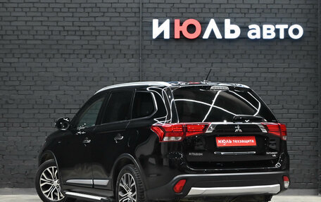 Mitsubishi Outlander III рестайлинг 3, 2015 год, 2 700 000 рублей, 5 фотография