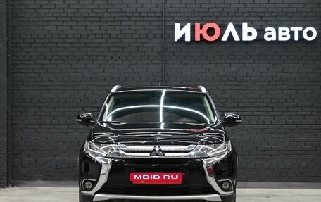 Mitsubishi Outlander III рестайлинг 3, 2015 год, 2 700 000 рублей, 2 фотография