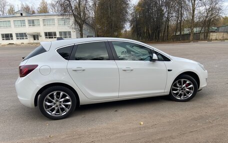 Opel Astra J, 2011 год, 980 000 рублей, 6 фотография