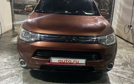 Mitsubishi Outlander III рестайлинг 3, 2012 год, 1 500 000 рублей, 4 фотография