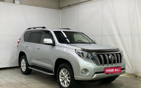 Toyota Land Cruiser Prado 150 рестайлинг 2, 2014 год, 3 900 000 рублей, 2 фотография