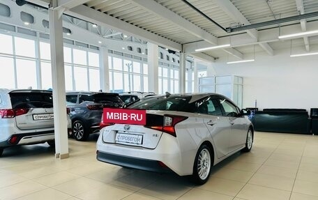 Toyota Prius IV XW50, 2019 год, 2 249 000 рублей, 6 фотография