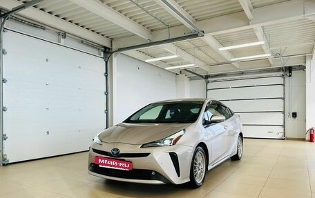 Toyota Prius IV XW50, 2019 год, 2 249 000 рублей, 2 фотография