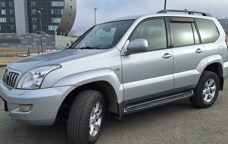 Toyota Land Cruiser Prado 120 рестайлинг, 2007 год, 2 800 000 рублей, 2 фотография