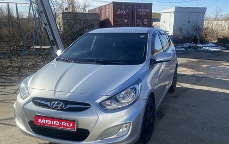 Hyundai Solaris II рестайлинг, 2011 год, 930 000 рублей, 1 фотография