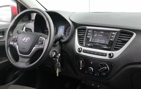 Hyundai Solaris II рестайлинг, 2018 год, 807 300 рублей, 10 фотография